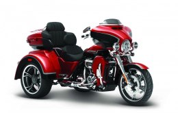 Maisto Model metalowy Motocykl HD 2021 CVO Tri Glide 1/12