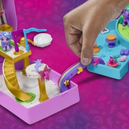 Hasbro Zestaw figurek My Little Pony Mini World Magic Kompaktowe Miasteczko Zefirowe Wzgórza