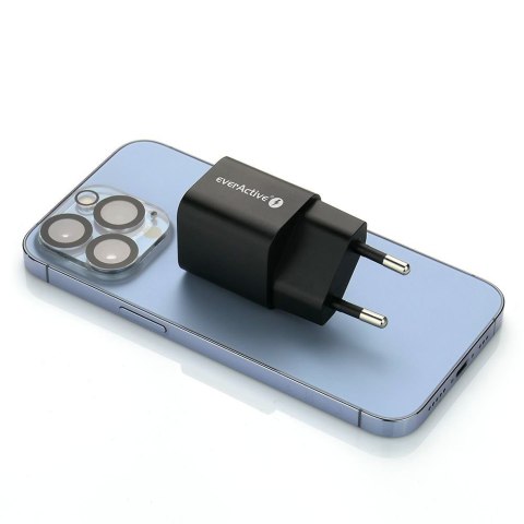 EverActive Ładowarka USB/USB-C QC3.0 30W technologia GaN Czarna